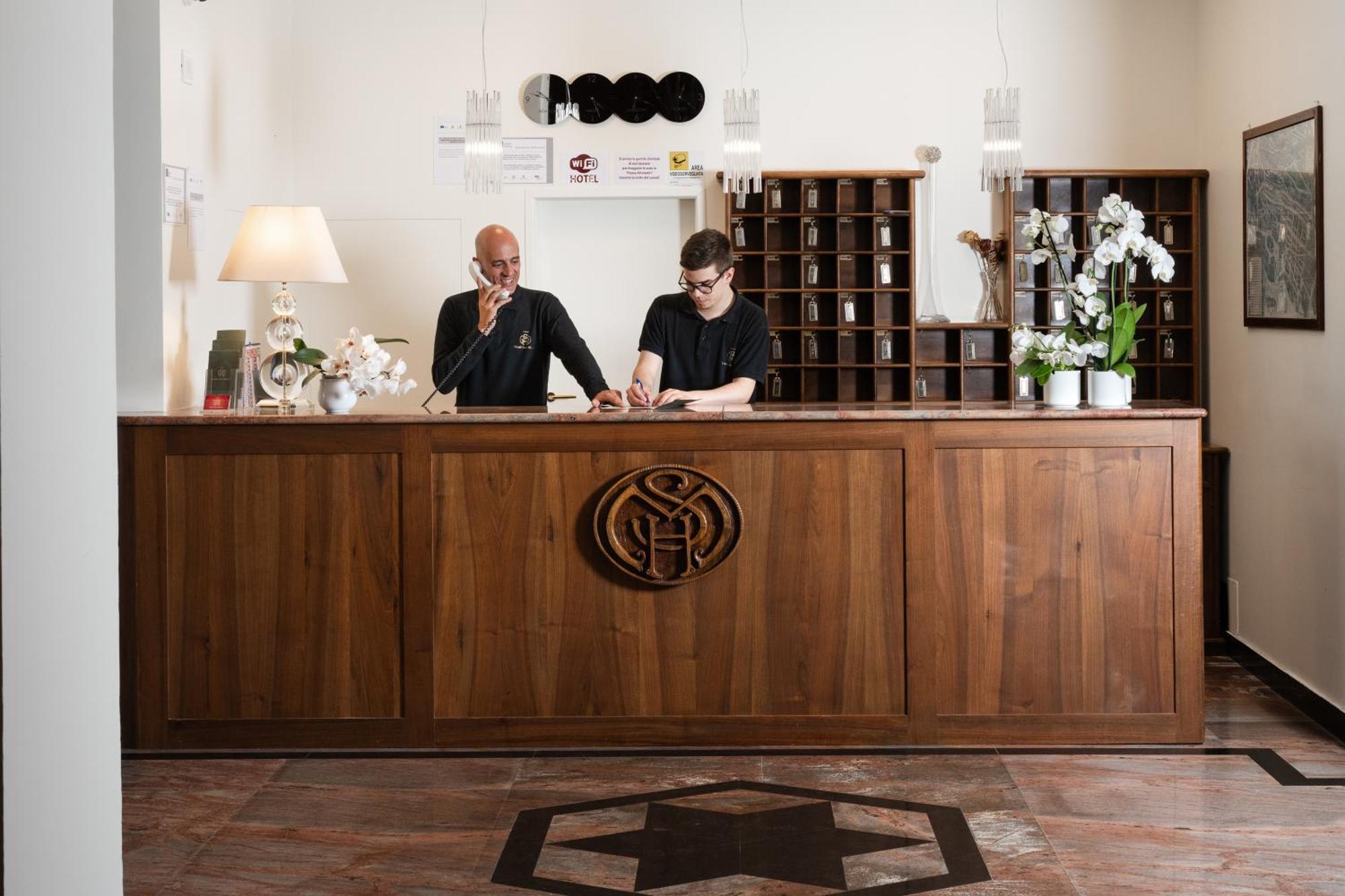 Hotel San Marco Gubbio Bagian luar foto