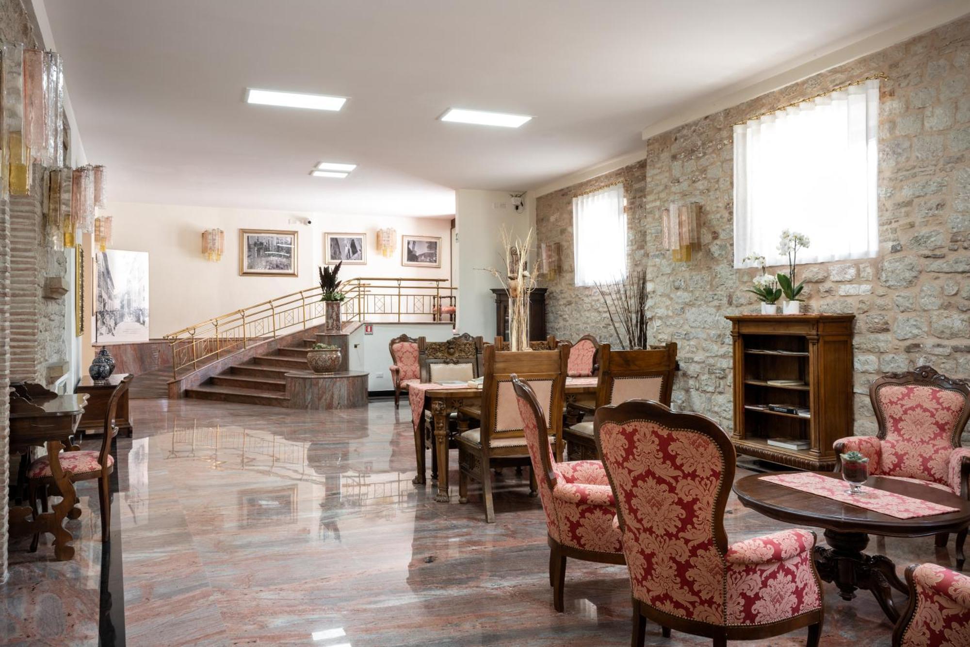 Hotel San Marco Gubbio Bagian luar foto