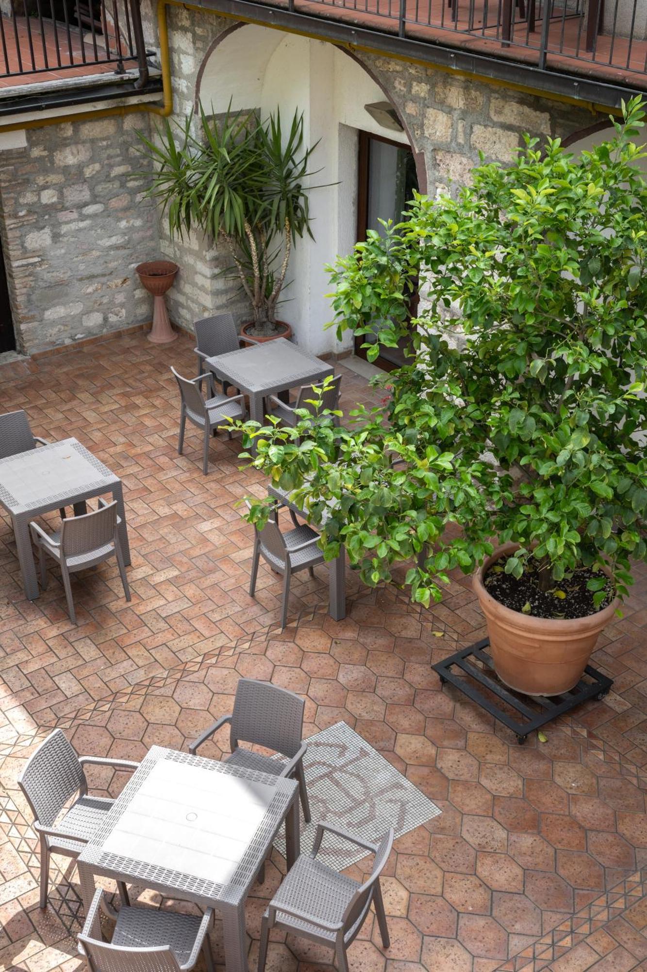 Hotel San Marco Gubbio Bagian luar foto