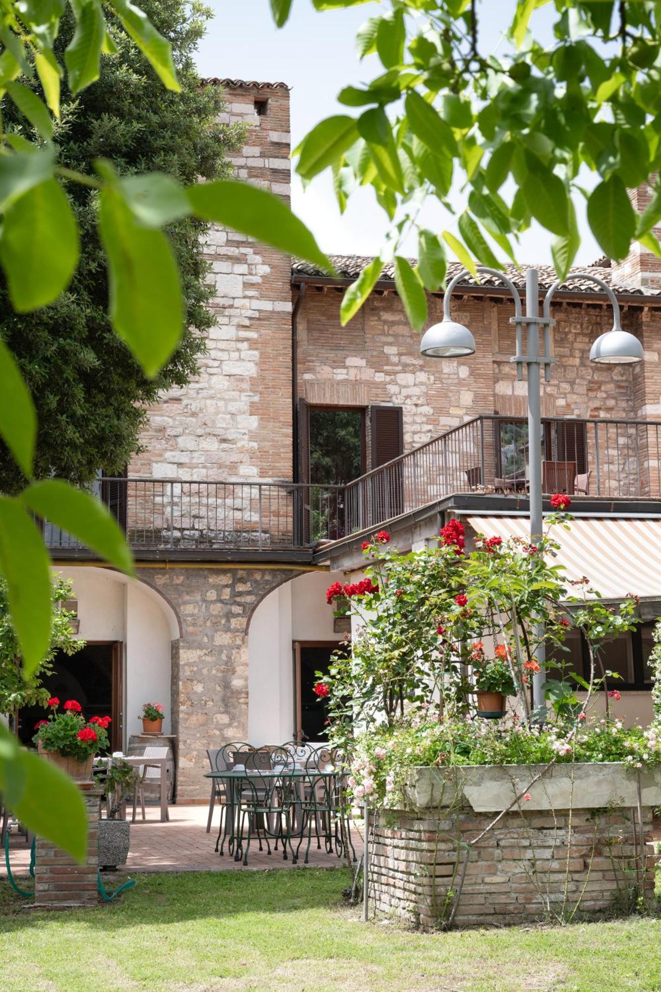 Hotel San Marco Gubbio Bagian luar foto
