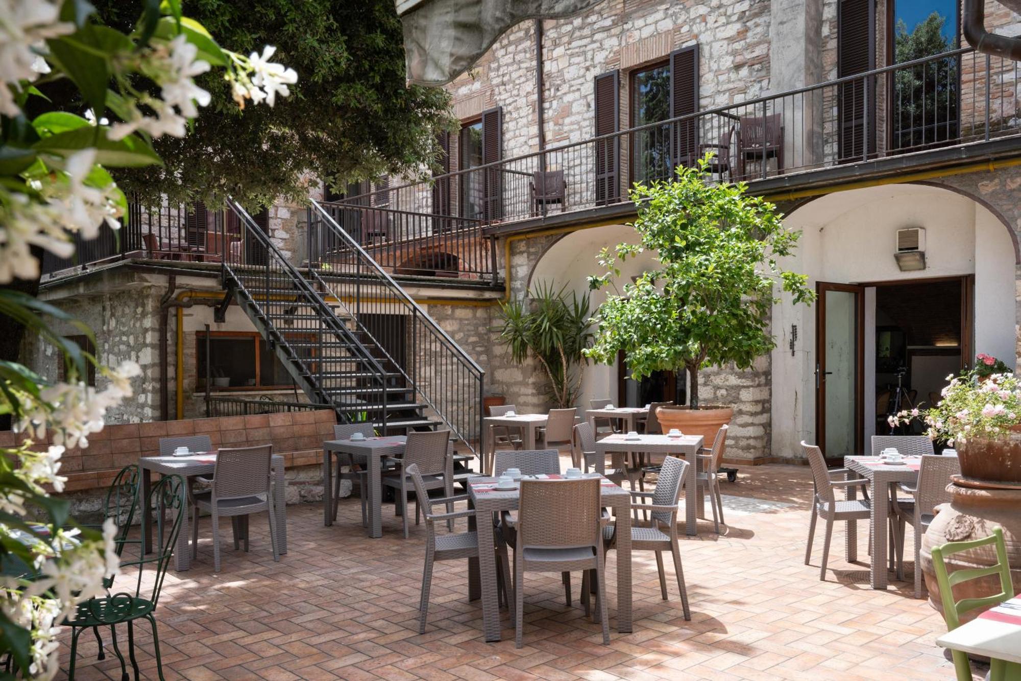 Hotel San Marco Gubbio Bagian luar foto