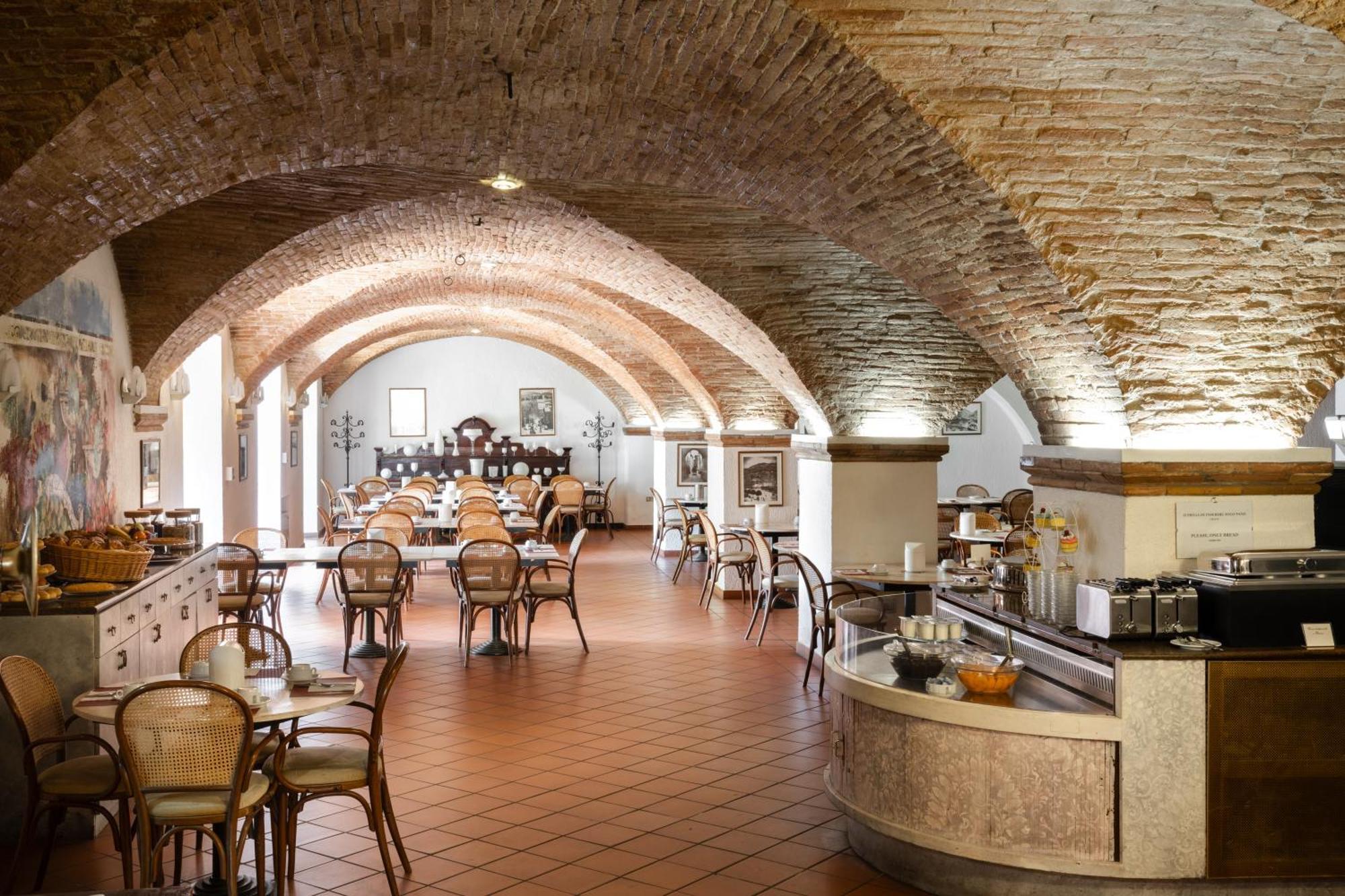 Hotel San Marco Gubbio Bagian luar foto