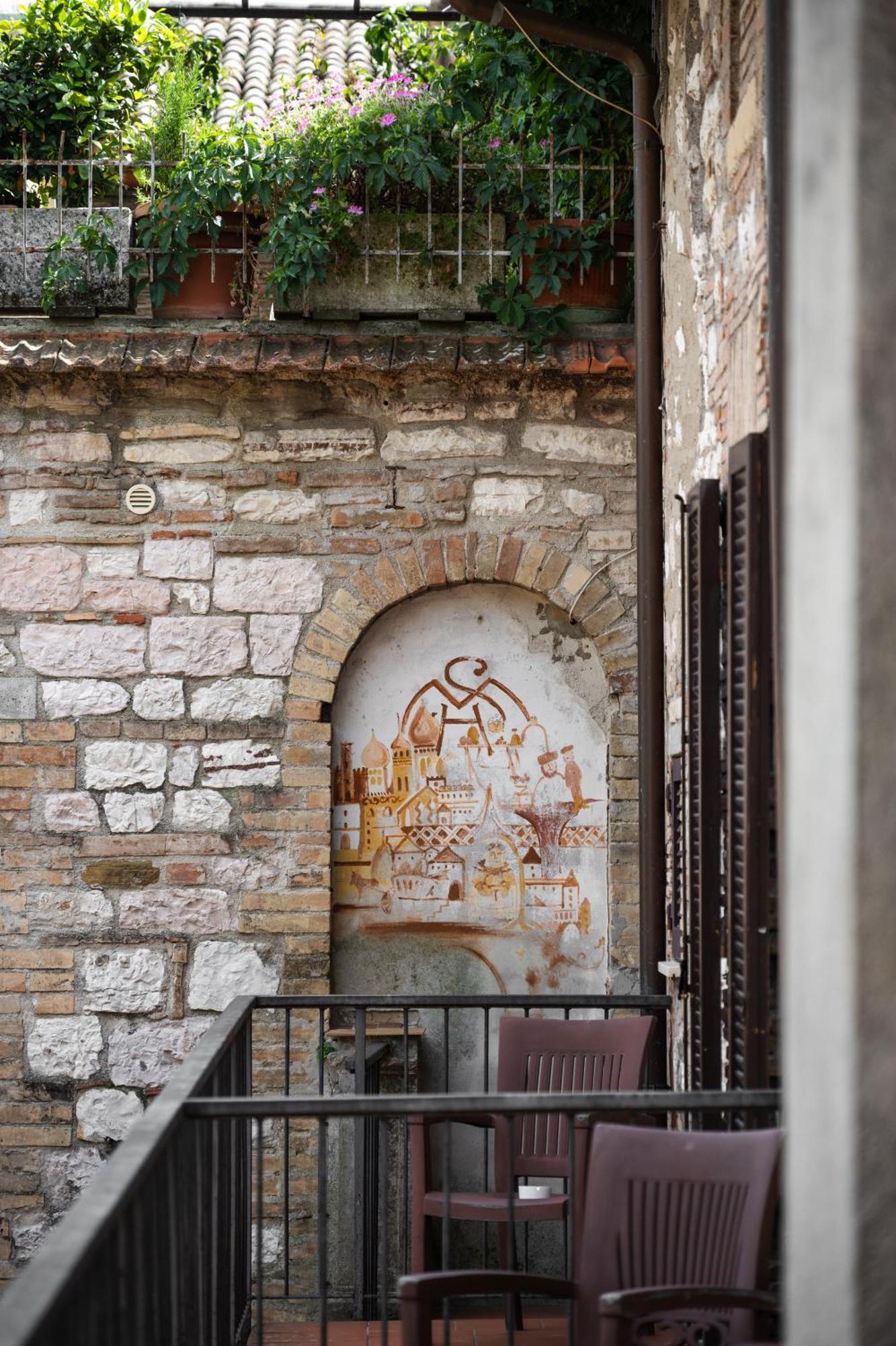 Hotel San Marco Gubbio Bagian luar foto